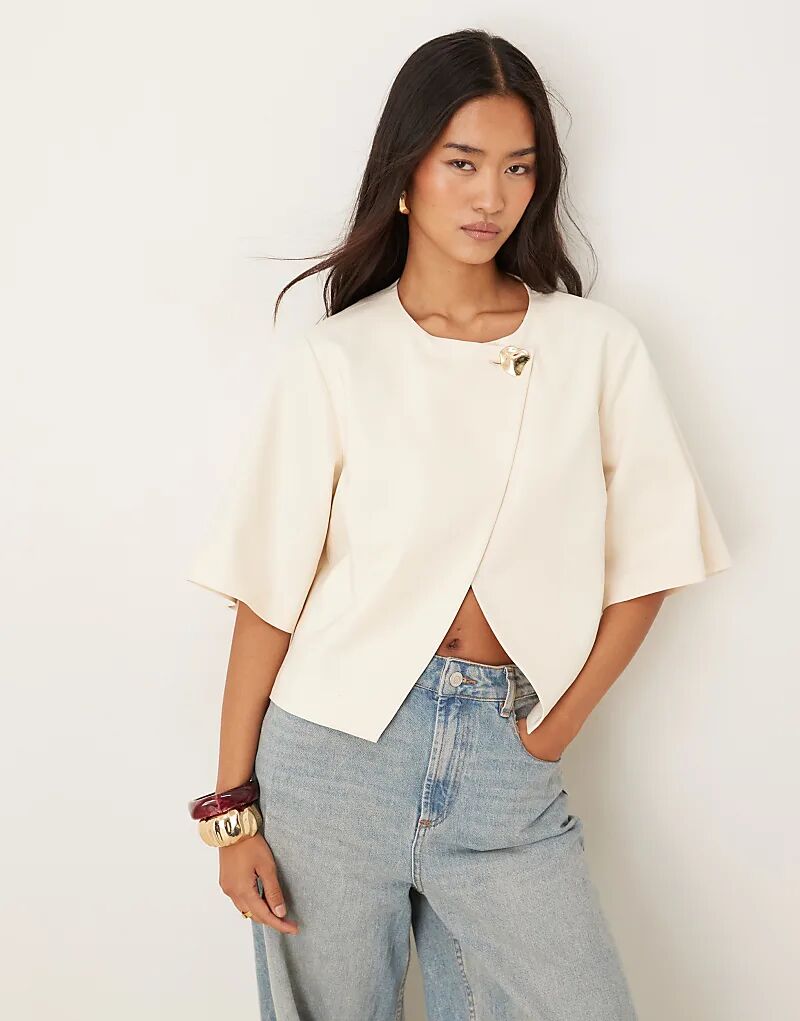 Топ ASOS DESIGN с золотистыми пуговицами цвета пахты
Топ ASOS DESIGN с золотистыми пуговицами цвета пахты