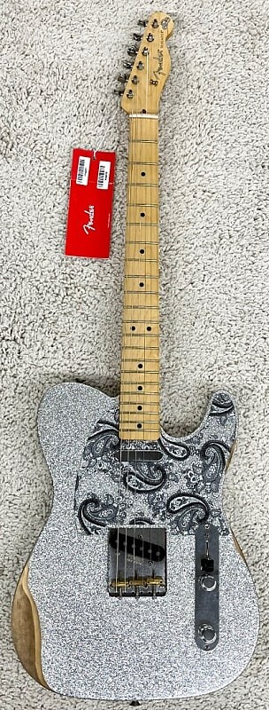 Электрогитара Fender Brad Paisley Road Worn Telecaster, Maple Fingerboard, Silver Sparkle
Электрогитара Fender Brad Paisley Road Worn Telecaster, Maple Fingerboard, Silver Sparkle