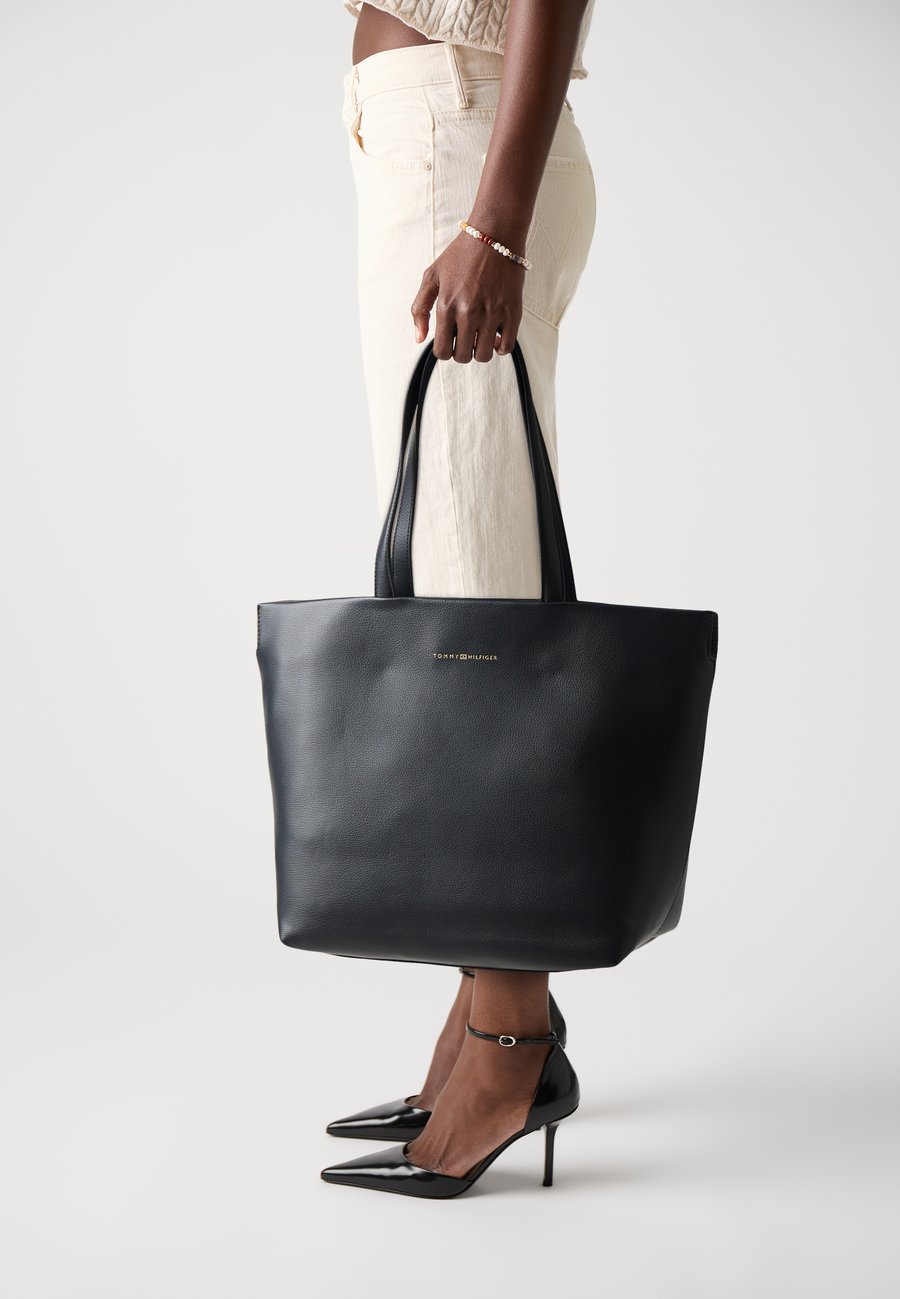 Сумка-шоппер Tommy Hilfiger LOGOTAPE TOTE, Space Blue/Blue
Сумка-шоппер Tommy Hilfiger LOGOTAPE TOTE, Space Blue/Blue