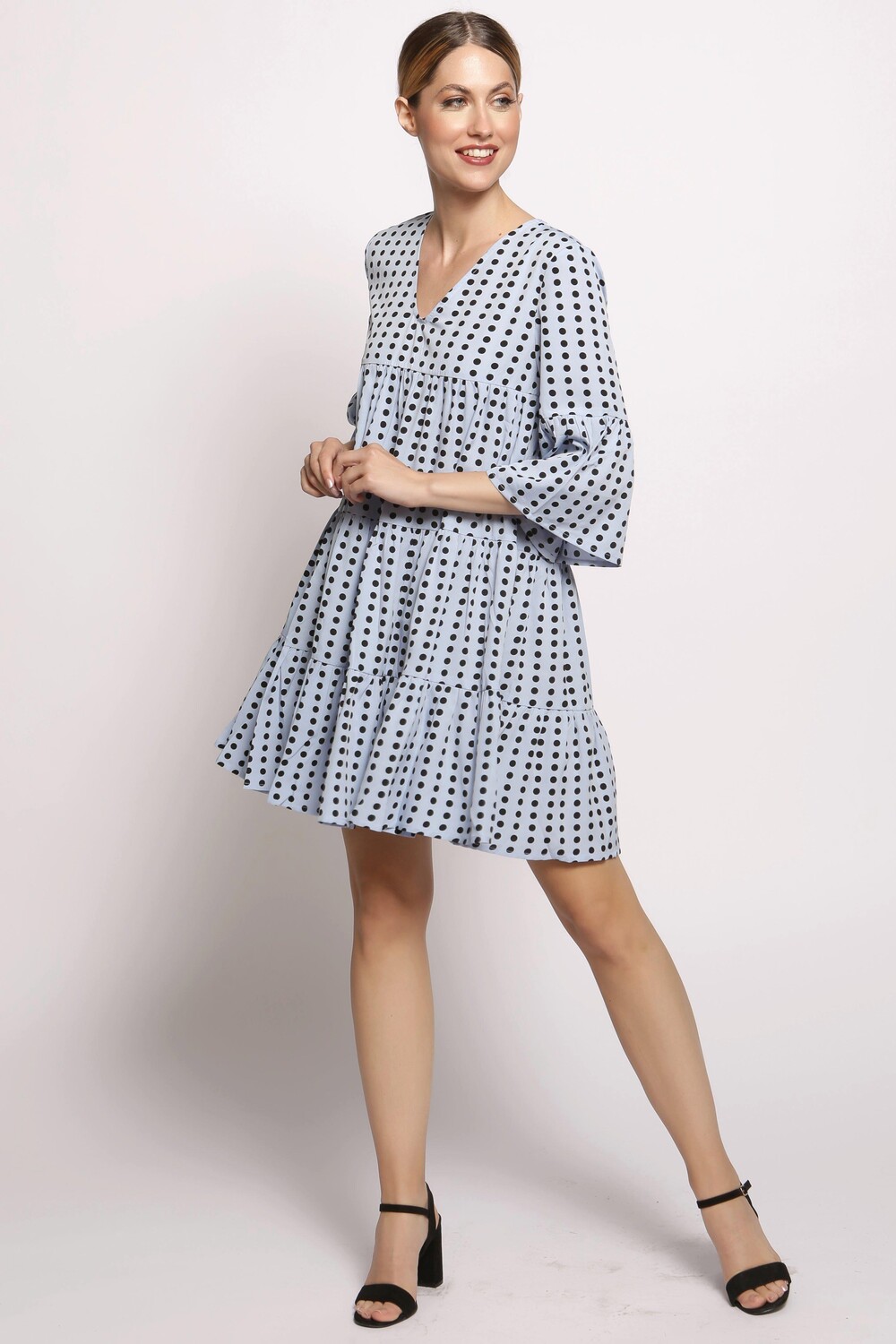 Бледно-голубое многоуровневое свободное платье в горошек Cutie London, синий 
Бледно-голубое многоуровневое свободное платье в горошек Cutie London, синий