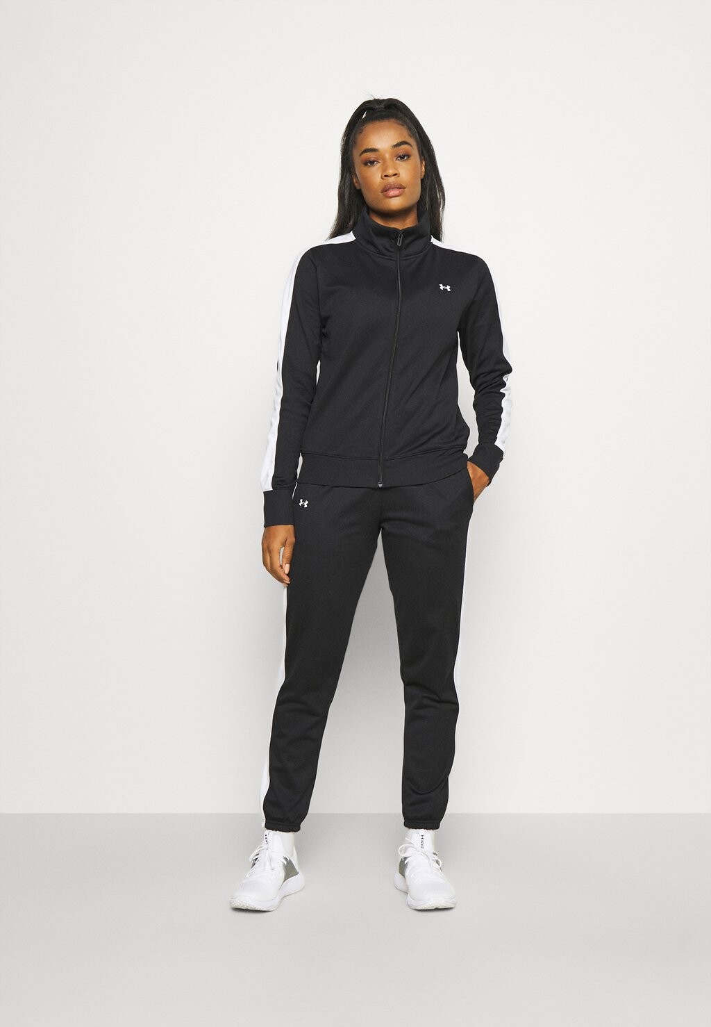 Спортивный костюм Under Armour, черный
Спортивный костюм Under Armour, черный