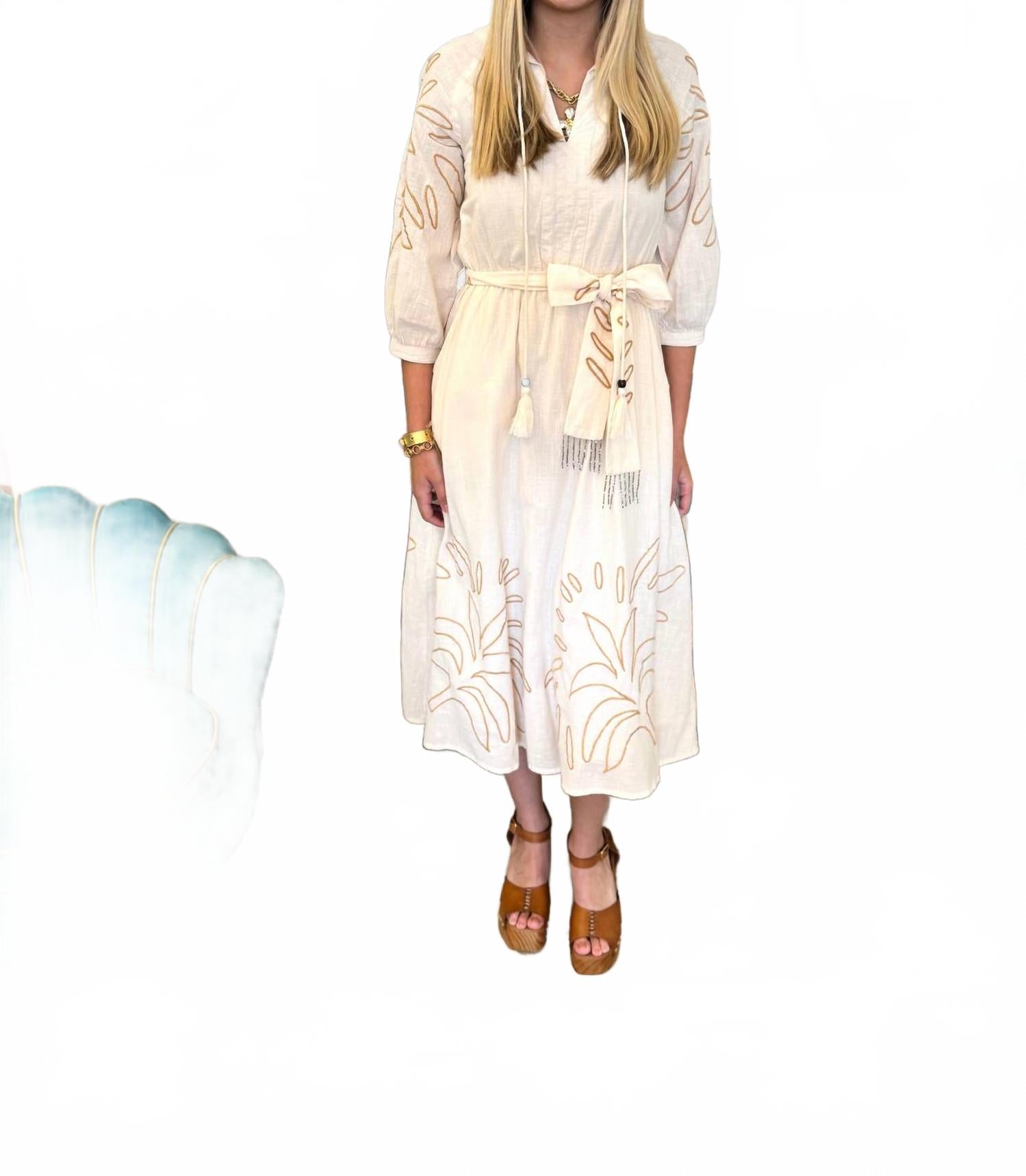 Вышитое платье миди с рукавом три четверти в кремово-песочном цвете CIEBON
Вышитое платье миди с рукавом три четверти в кремово-песочном цвете CIEBON