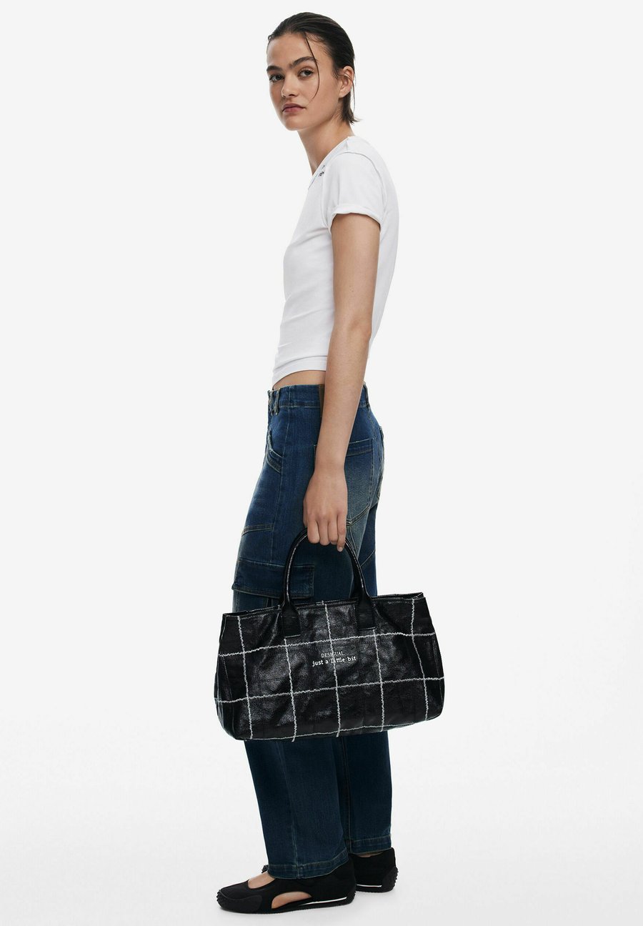 Сумка Desigual Handbag, Black
Сумка Desigual Handbag, Black