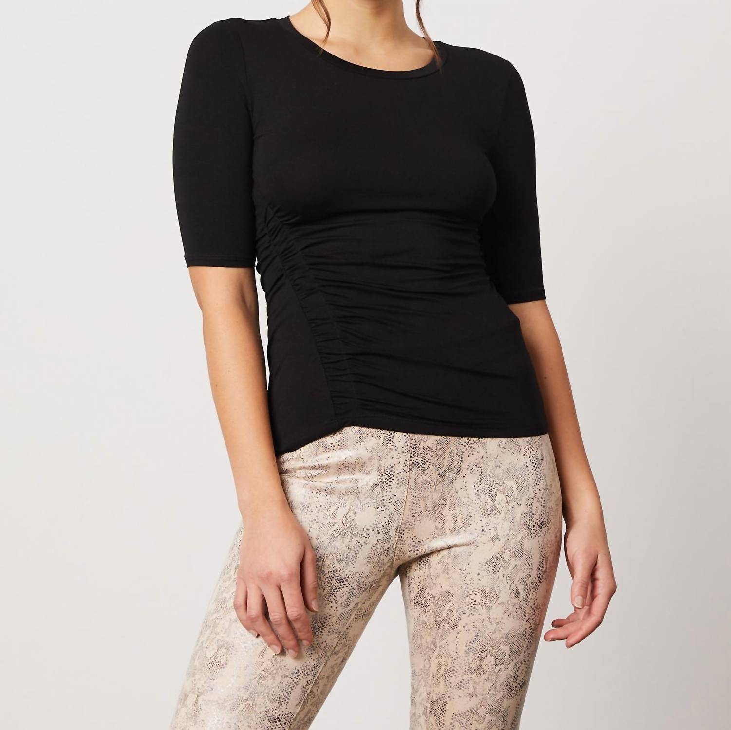 Фрэнсис Джерси Топ в черном цвете Bailey 44
Фрэнсис Джерси Топ в черном цвете Bailey 44