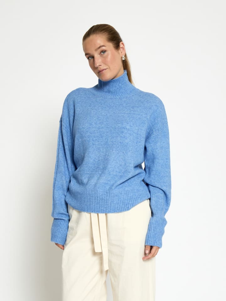 Свитер цвета лазурно-голубой меланж DESIRES
Свитер цвета лазурно-голубой меланж DESIRES