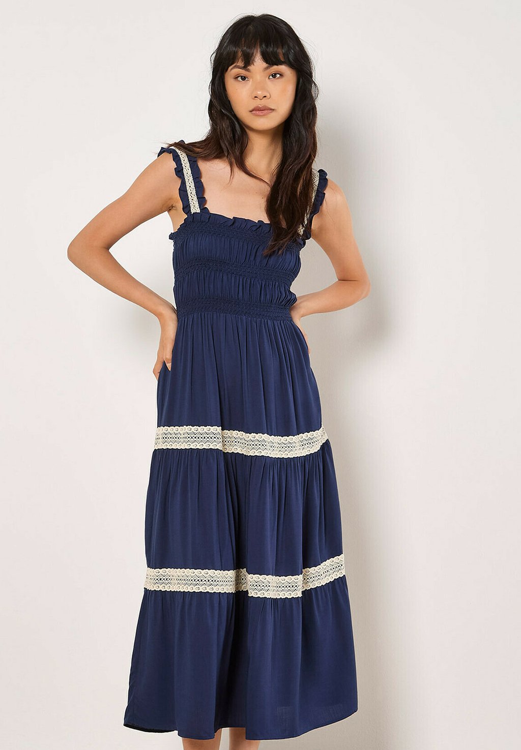 Повседневное платье TIERED Apricot, темно-синий
Повседневное платье TIERED Apricot, темно-синий