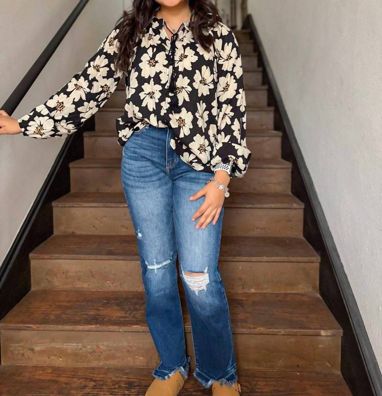 Топ Adeline в черном цвете Doe and Rae 
Топ Adeline в черном цвете Doe and Rae