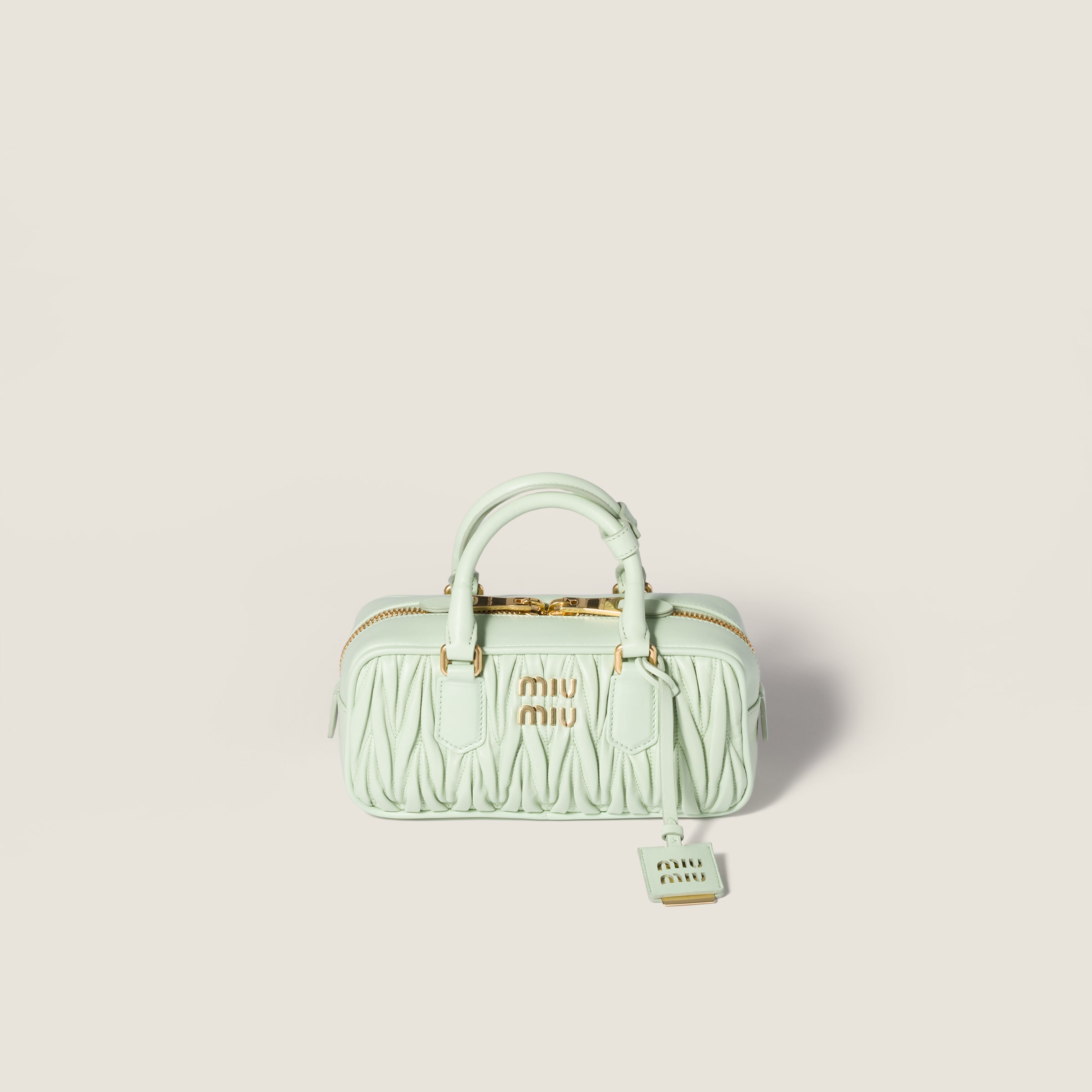 Сумка arcadie из мателассе из наппа MIU MIU, аква
Сумка arcadie из мателассе из наппа MIU MIU, аква