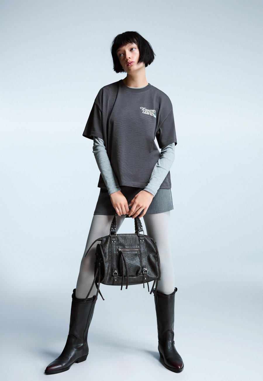 Футболка Bershka Print T-shirt, Grey, Серый, Футболка Bershka Print T-shirt, Grey
Футболка Bershka Print T-shirt, Grey, Серый, Футболка Bershka Print T-shirt, Grey