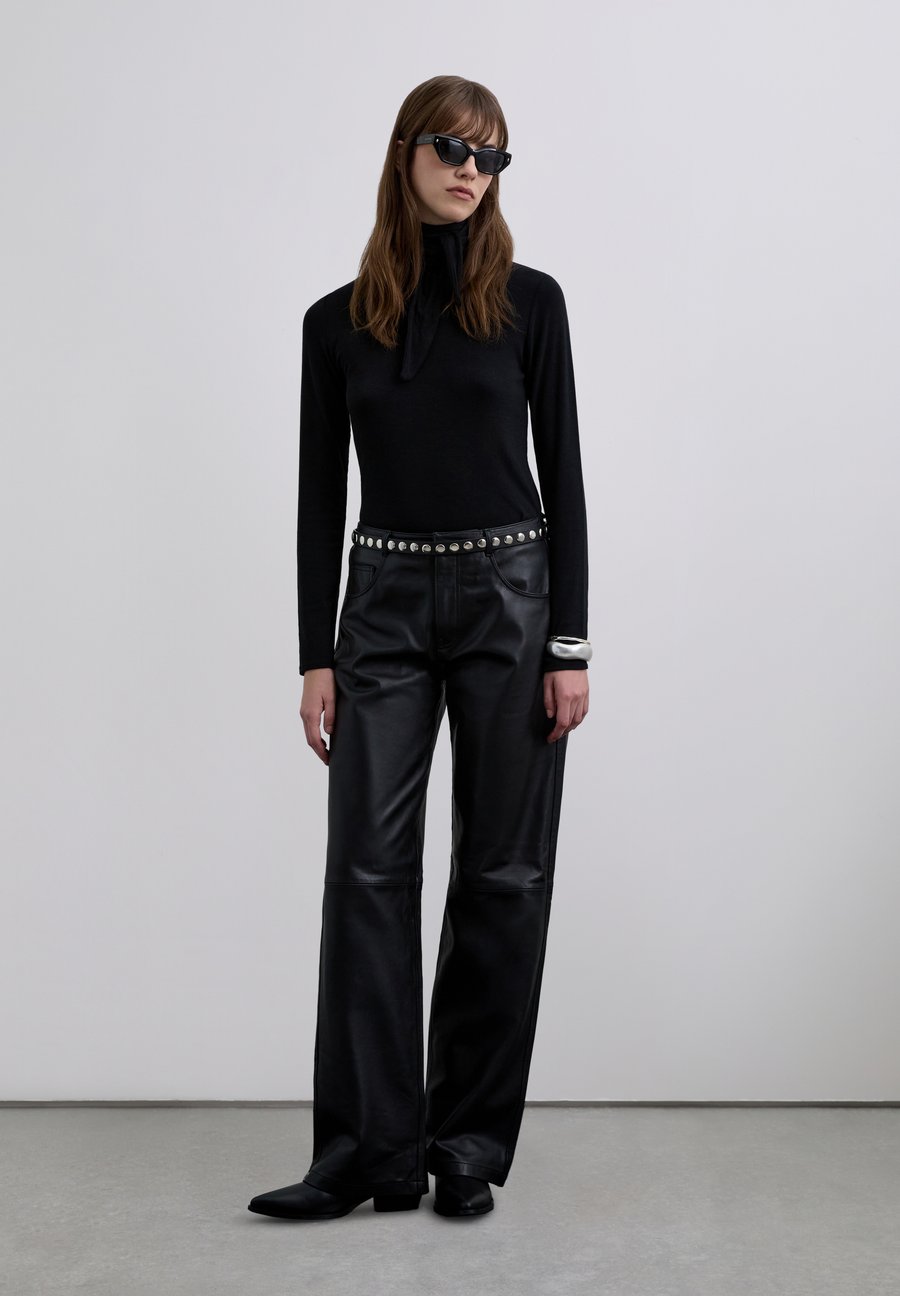 Топ Scalpers Long sleeved top, Black
Топ Scalpers Long sleeved top, Black