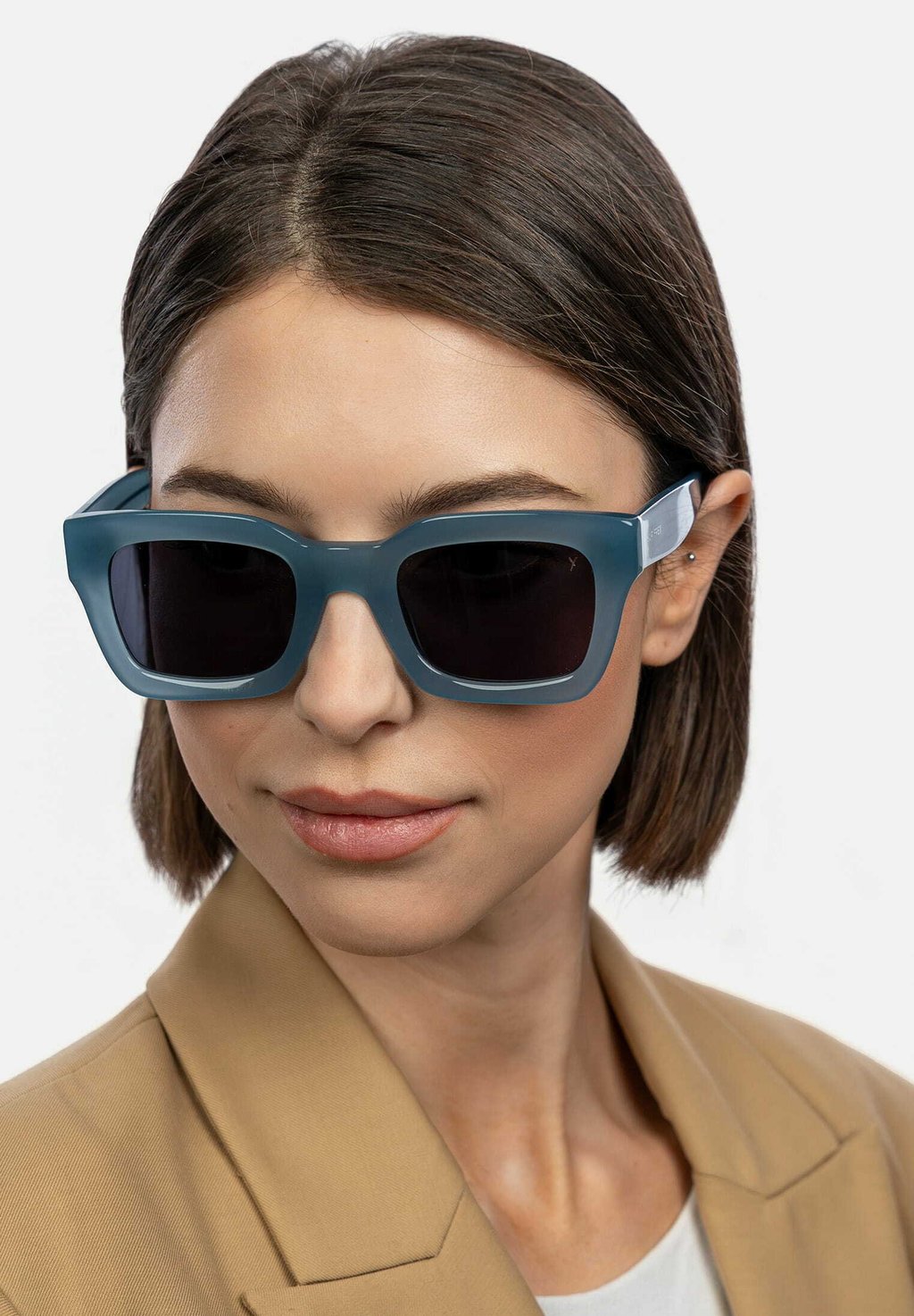 Солнцезащитные очки ANNY SURI FREY, зеленый
Солнцезащитные очки ANNY SURI FREY, зеленый