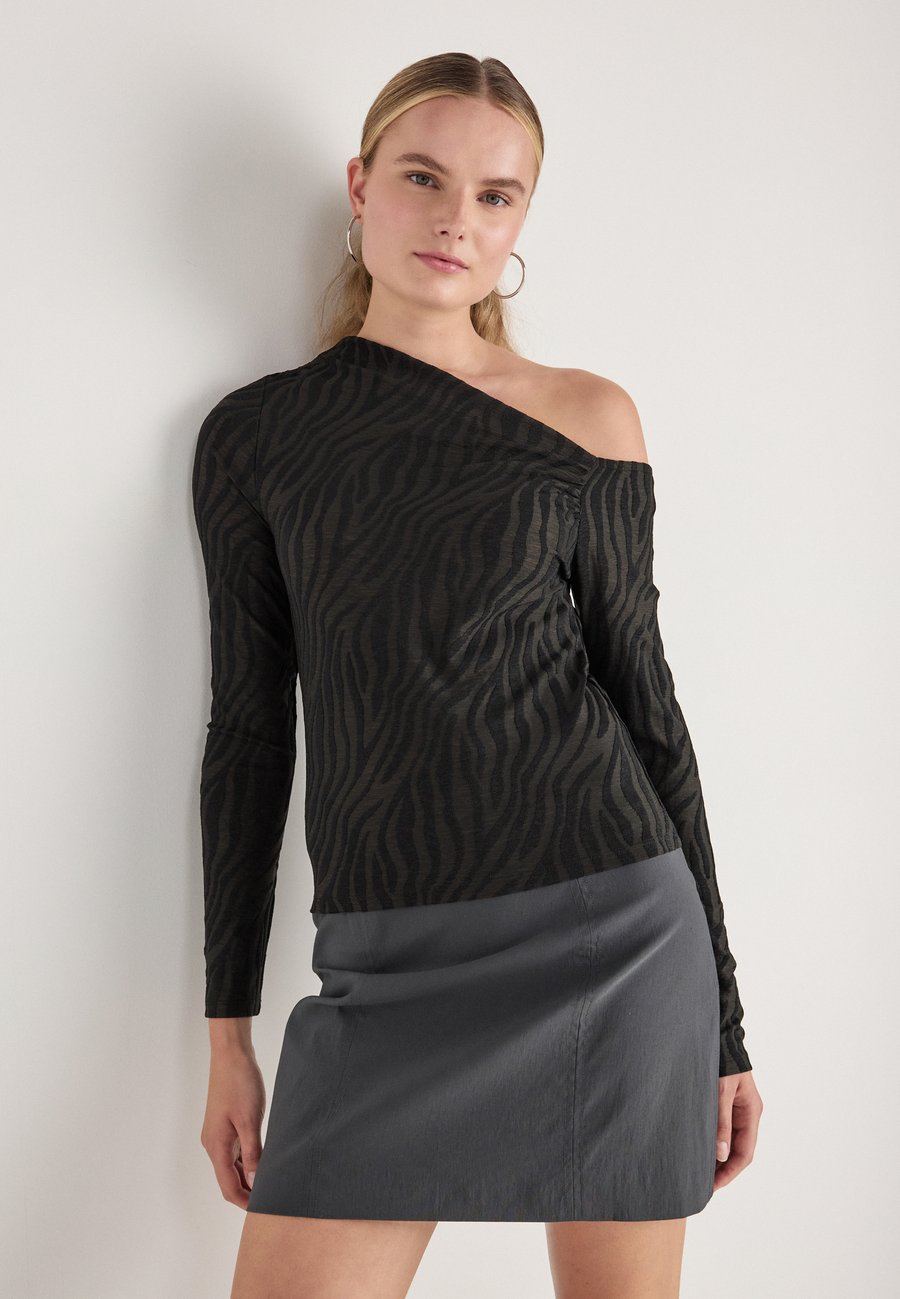 Топ Gina Tricot ASYMMETRIC, Black
Топ Gina Tricot ASYMMETRIC, Black