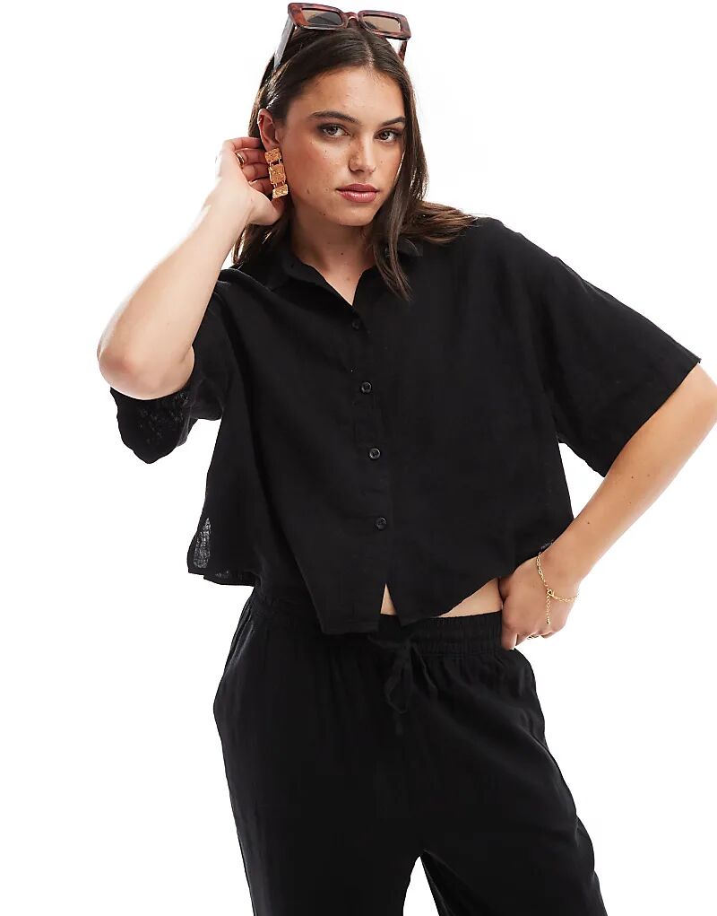 Льняная рубашка свободного кроя с короткими рукавами Vero Moda черного цвета из коллекции Mix and Match
Льняная рубашка свободного кроя с короткими рукавами Vero Moda черного цвета из коллекции Mix and Match