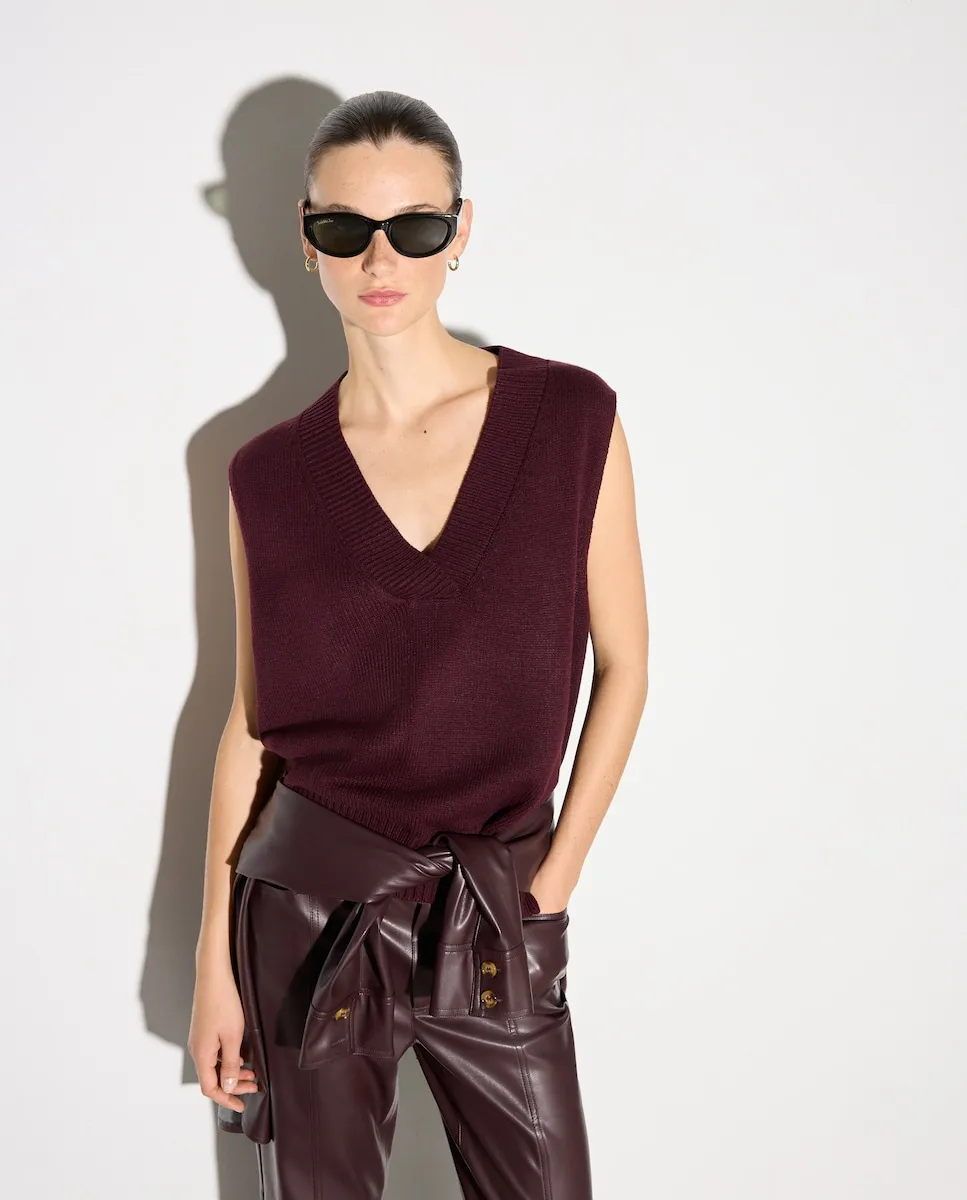 Женский жилет крупной вязки с закрытым V-образным вырезом Woman El Corte Inglés, баклажановый
Женский жилет крупной вязки с закрытым V-образным вырезом Woman El Corte Inglés, баклажановый