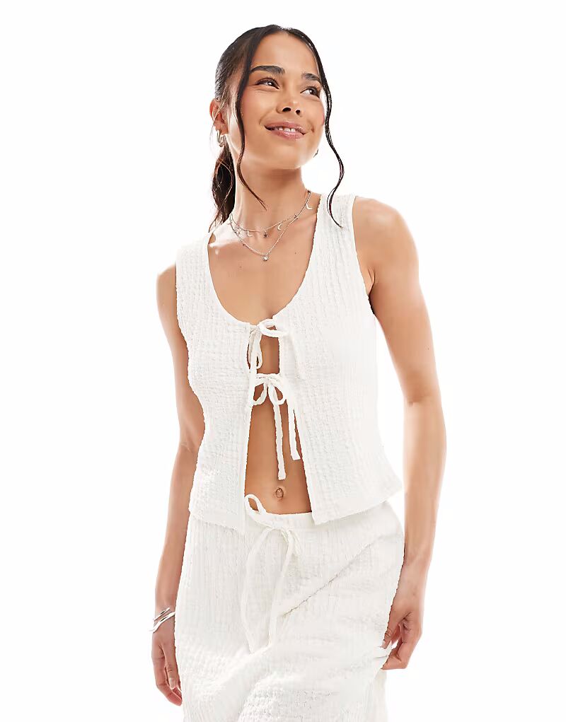 Мисс Селфридж текстурированный трикотажный топ с завязками спереди в натуральном цвете Miss Selfridge
Мисс Селфридж текстурированный трикотажный топ с завязками спереди в натуральном цвете Miss Selfridge