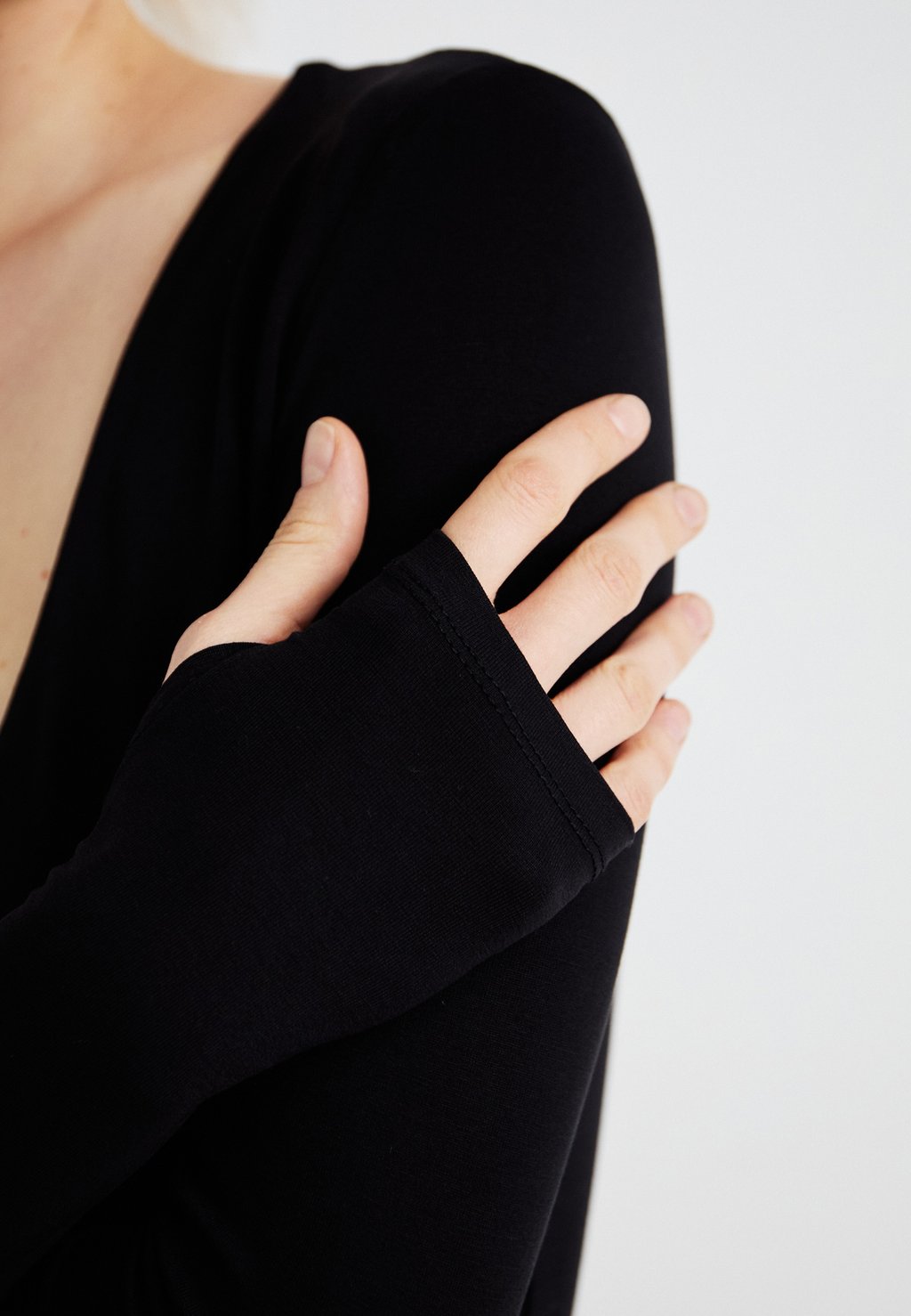 Топ с длинными рукавами SOFT TOUCH V NECK Gina Tricot, черный
Топ с длинными рукавами SOFT TOUCH V NECK Gina Tricot, черный