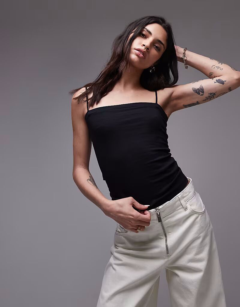 Топ-труба Topshop на тонких бретельках черного цвета
Топ-труба Topshop на тонких бретельках черного цвета