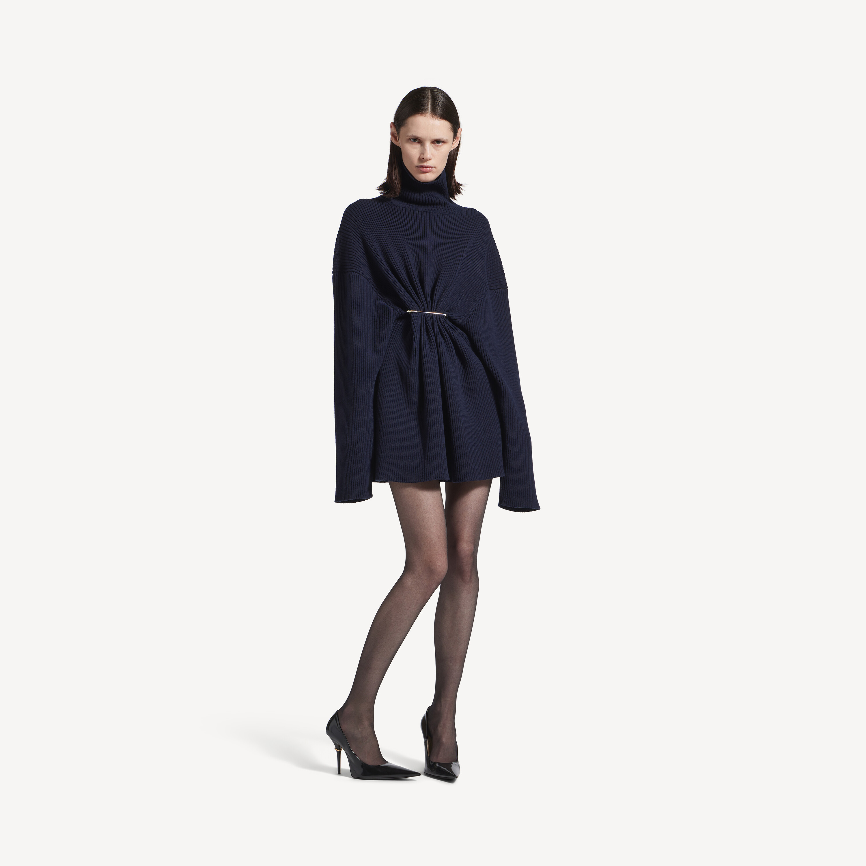Женское короткое платье с защипами, темно-синее BALENCIAGA, темно-синий
Женское короткое платье с защипами, темно-синее BALENCIAGA, темно-синий