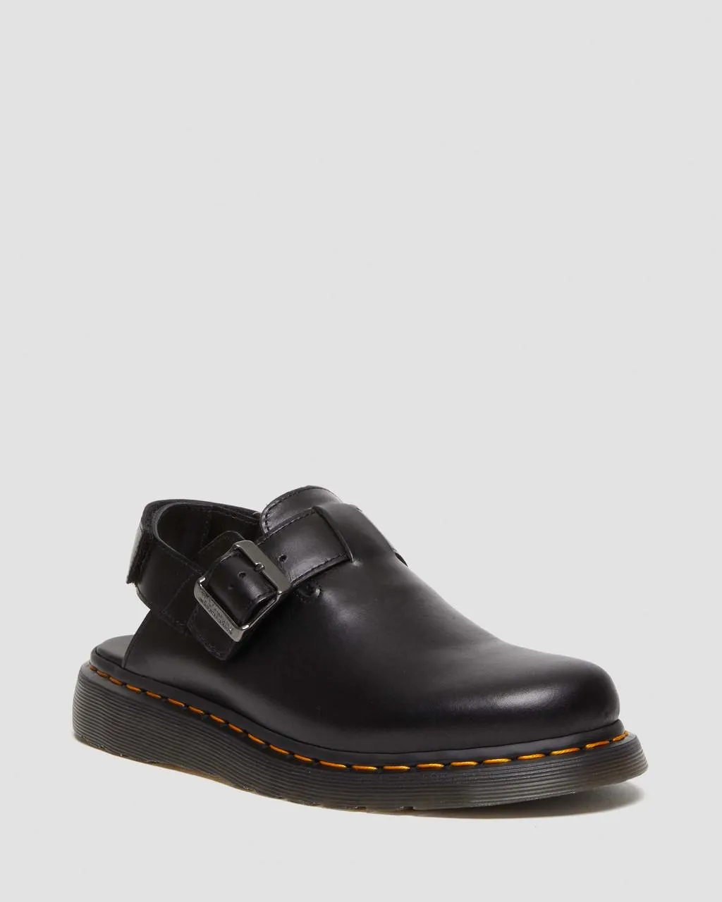 Кожаные мюли Dr. Martens Jorge II Brando с ремешком на пятке, цвет Black — Brando
Кожаные мюли Dr. Martens Jorge II Brando с ремешком на пятке, цвет Black — Brando