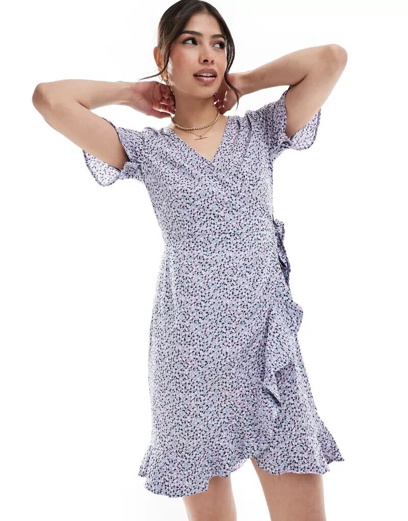 Сиреневое мини-платье с запахом Only с рюшами и цветочным принтом
Сиреневое мини-платье с запахом Only с рюшами и цветочным принтом