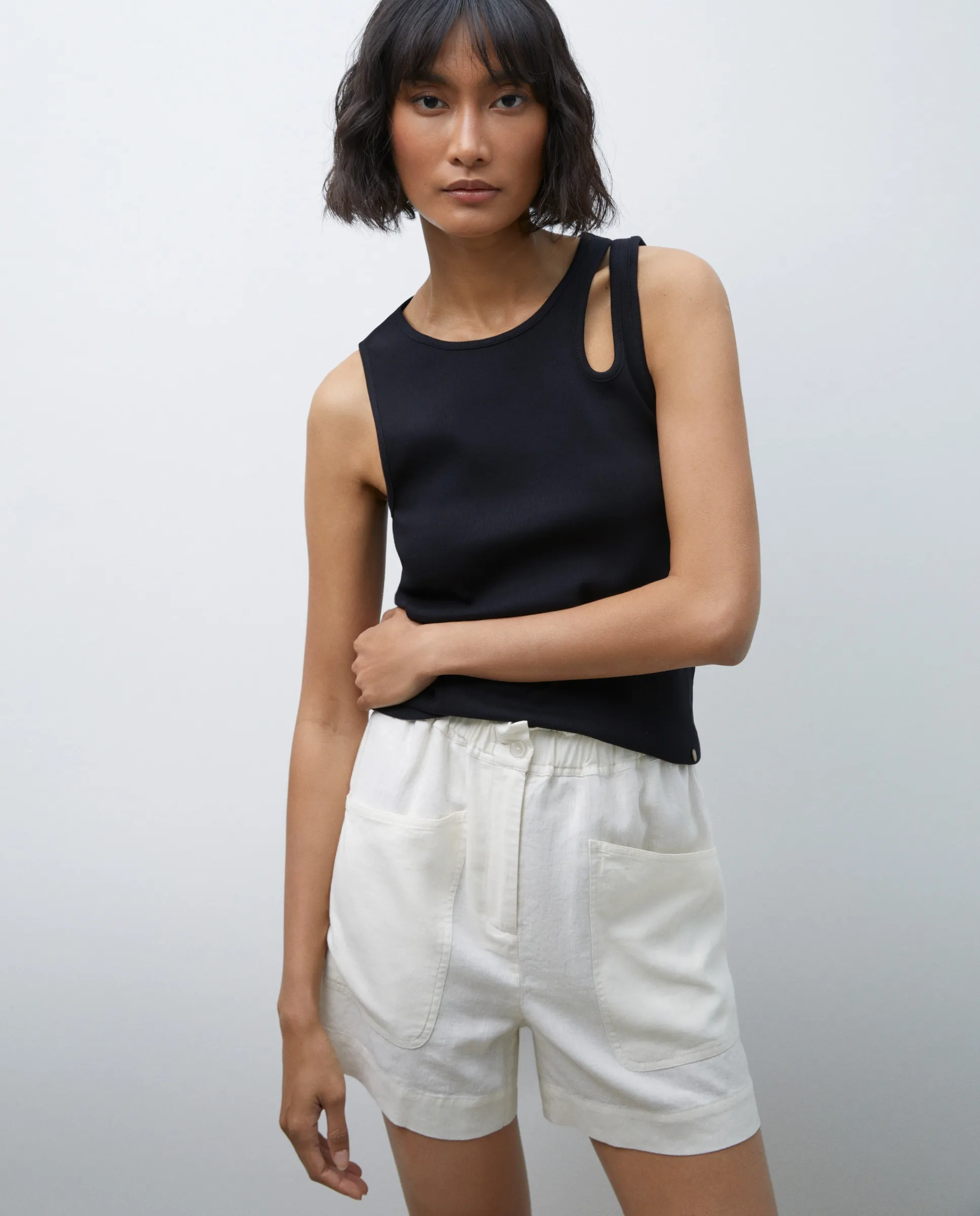 Женская майка-холтер без рукавов Tintoretto, черный
Женская майка-холтер без рукавов Tintoretto, черный