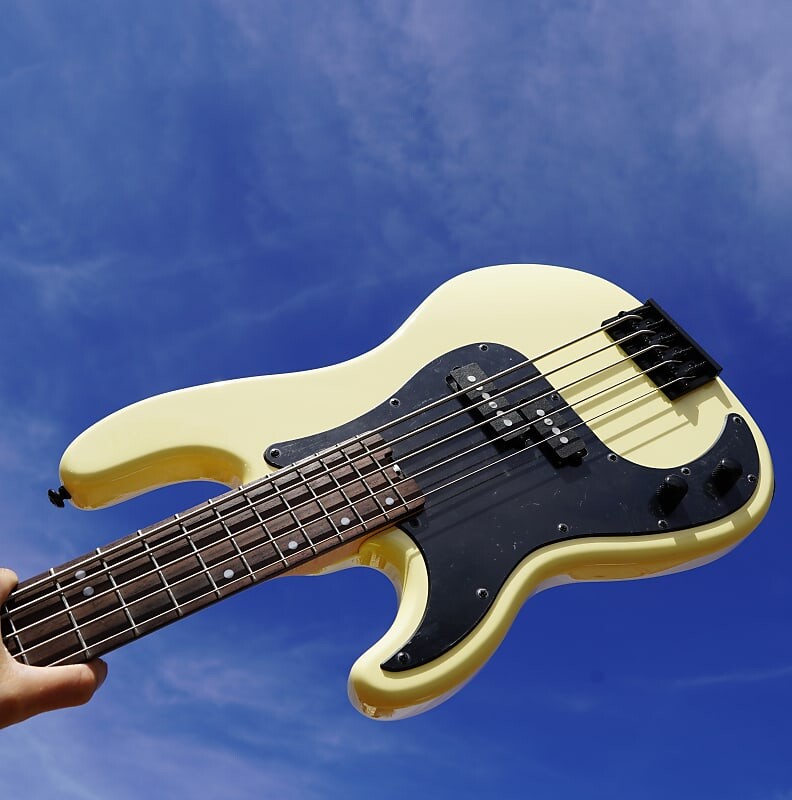 Schecter DIAMOND SERIES P-5 Ivory 5-струнная электрическая бас-гитара для левой руки (2022)
Schecter DIAMOND SERIES P-5 Ivory 5-струнная электрическая бас-гитара для левой руки (2022)