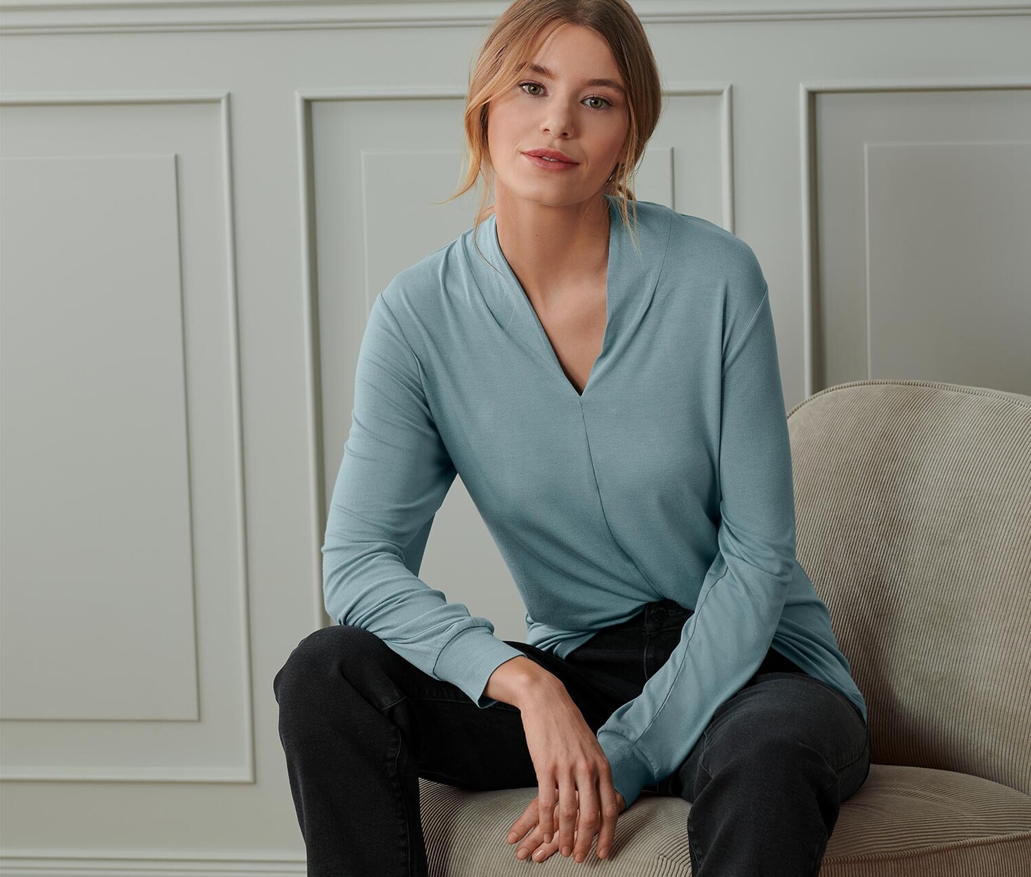 Рубашка с длинными рукавами и V-образным вырезом Tchibo, дымчатый синий
Рубашка с длинными рукавами и V-образным вырезом Tchibo, дымчатый синий