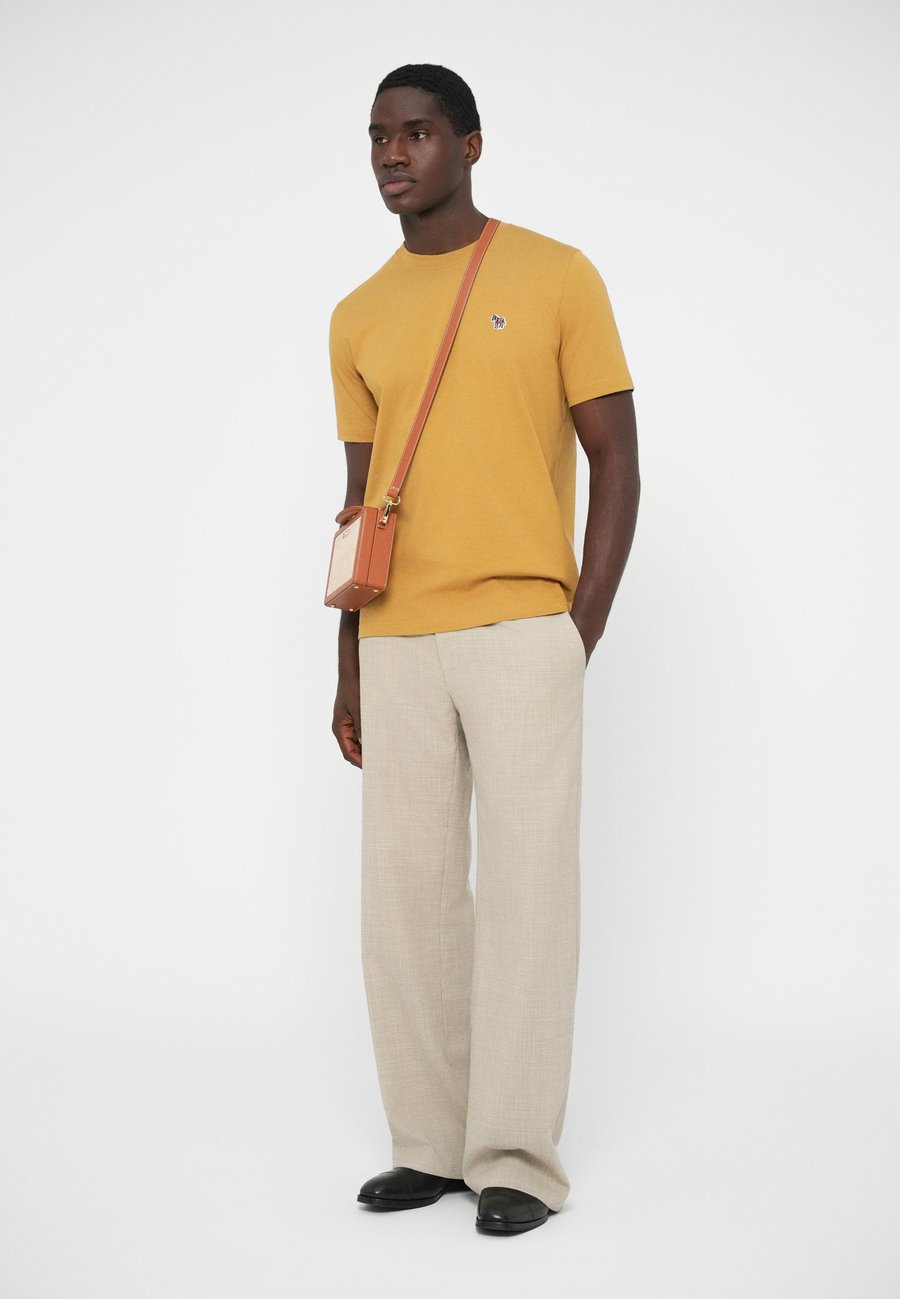 Футболка PS Paul Smith SEBRA UNISEX, Ochre Yellow/Yellow, Желтый, Футболка PS Paul Smith SEBRA UNISEX, Ochre Yellow/Yellow
Футболка PS Paul Smith SEBRA UNISEX, Ochre Yellow/Yellow, Желтый, Футболка PS Paul Smith SEBRA UNISEX, Ochre Yellow/Yellow