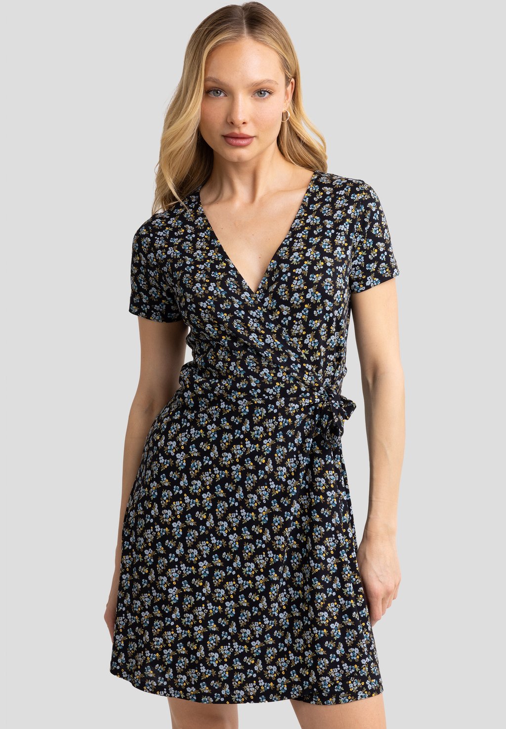 Повседневное платье RIHATANA Big Star, черный
Повседневное платье RIHATANA Big Star, черный