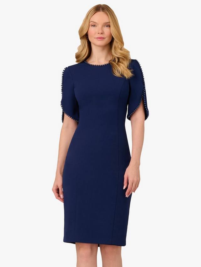 Миди-платье из трикотажного крепа с жемчужной отделкой Adrianna Papell, темно-синий
Миди-платье из трикотажного крепа с жемчужной отделкой Adrianna Papell, темно-синий