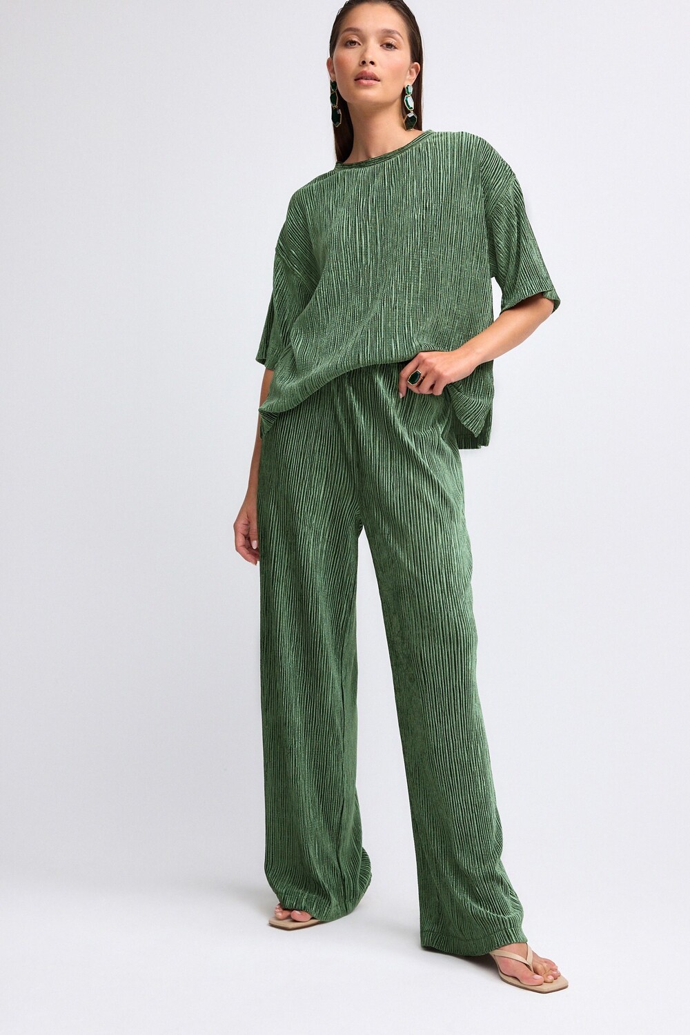 Широкие брюки из бархата плиссе Next, зеленый
Широкие брюки из бархата плиссе Next, зеленый