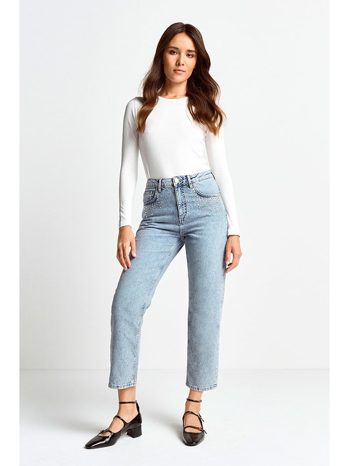 Джинсы зауженного кроя светло-голубого цвета Rich&Royal
Джинсы зауженного кроя светло-голубого цвета Rich&Royal