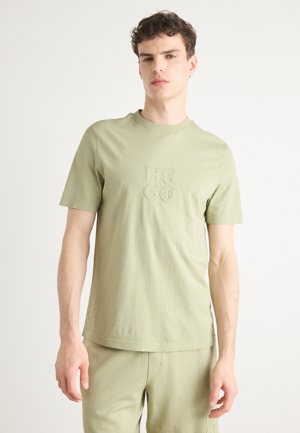 Футболка с принтом DUSTRESS HUGO, зеленый
Футболка с принтом DUSTRESS HUGO, зеленый