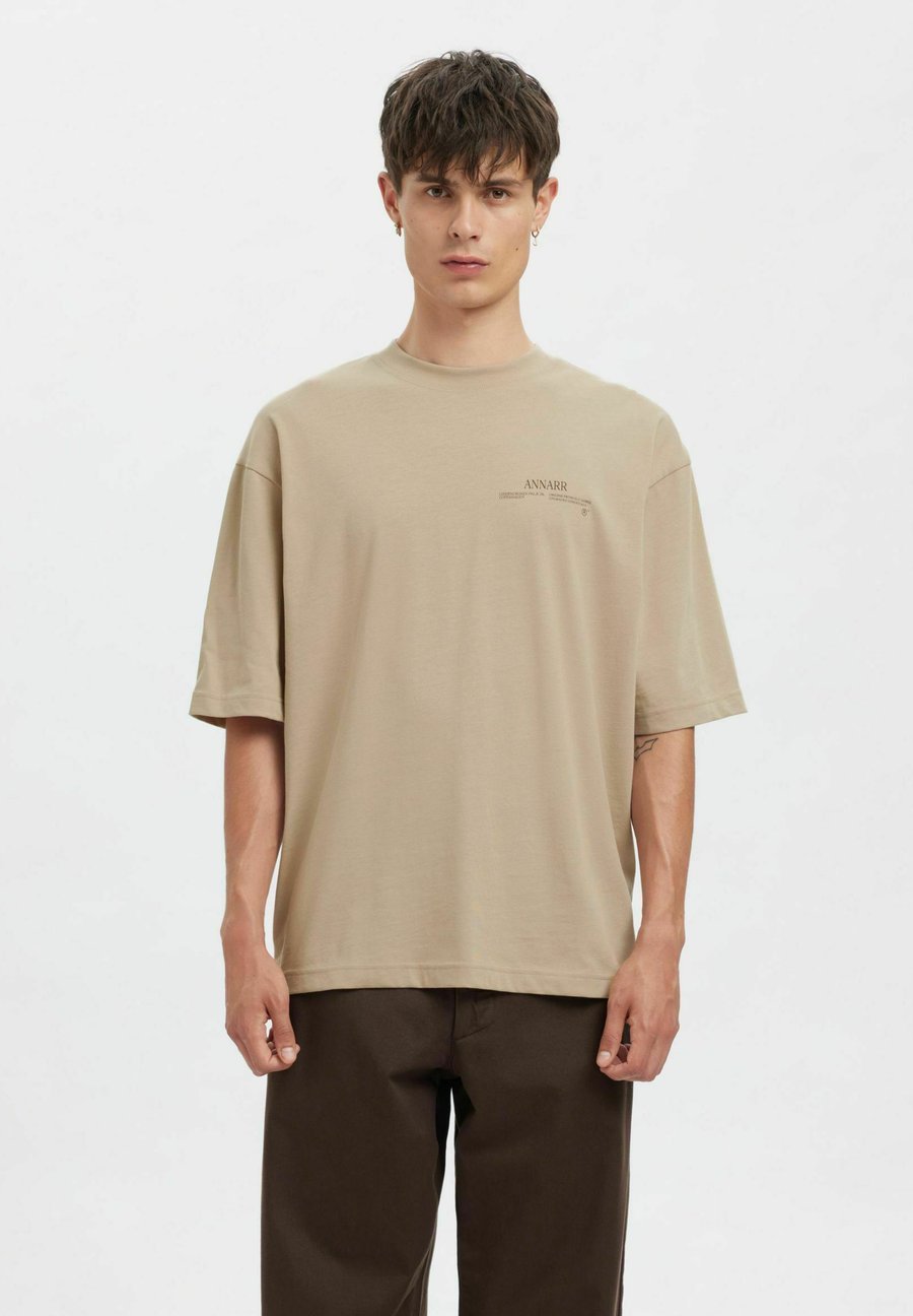 Футболка Annarr LOOSE FIT, Pure Cashmere/Beige, Серый, Футболка Annarr LOOSE FIT, Pure Cashmere/Beige
Футболка Annarr LOOSE FIT, Pure Cashmere/Beige, Серый, Футболка Annarr LOOSE FIT, Pure Cashmere/Beige