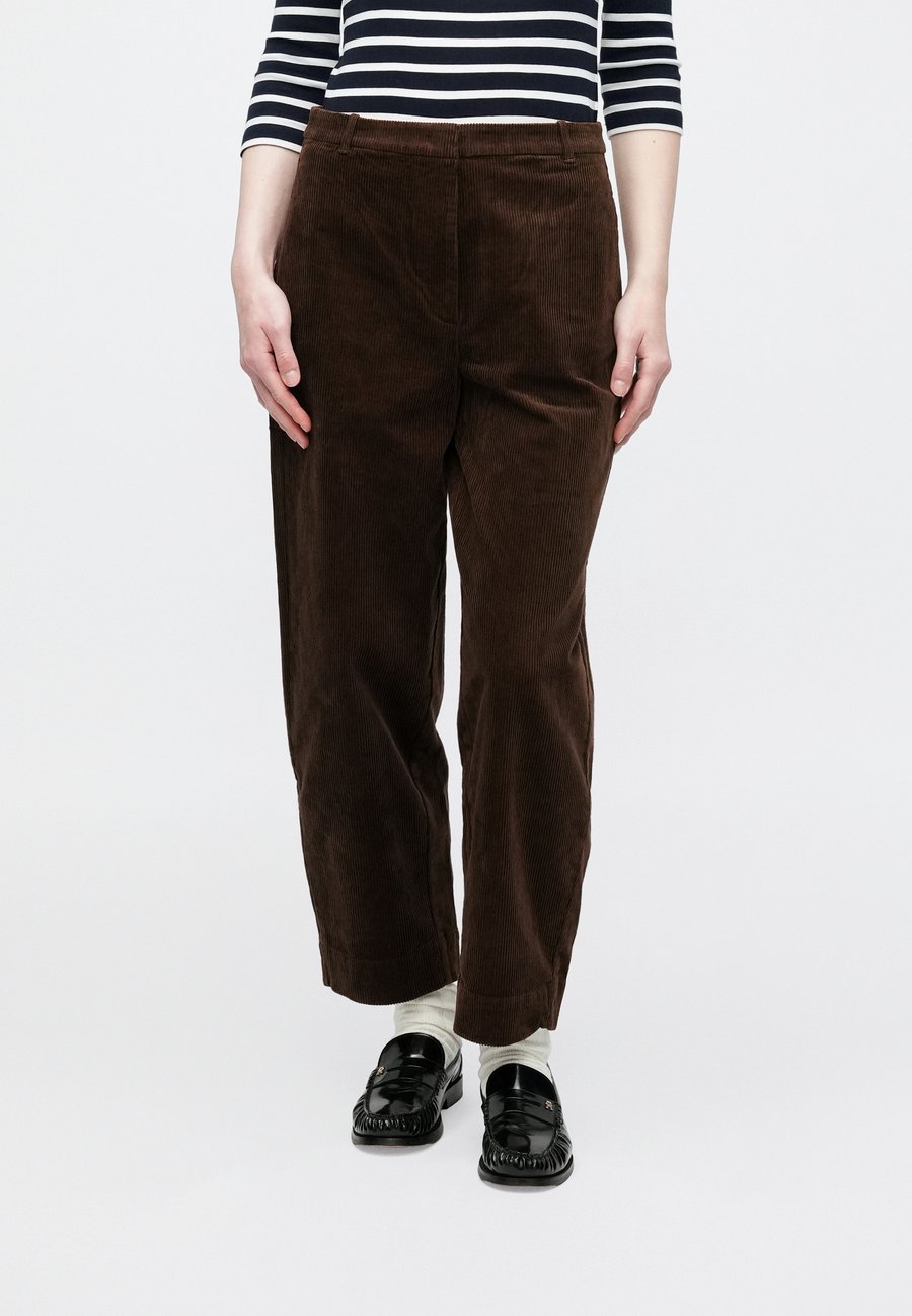 Брюки Tommy Hilfiger BARREL PANT, Legacy Brown/Brown
Брюки Tommy Hilfiger BARREL PANT, Legacy Brown/Brown
