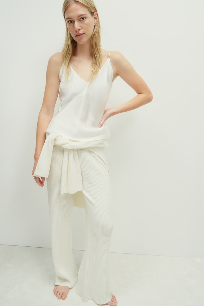 Брюки рельефной вязки H&M, бежевый
Брюки рельефной вязки H&M, бежевый