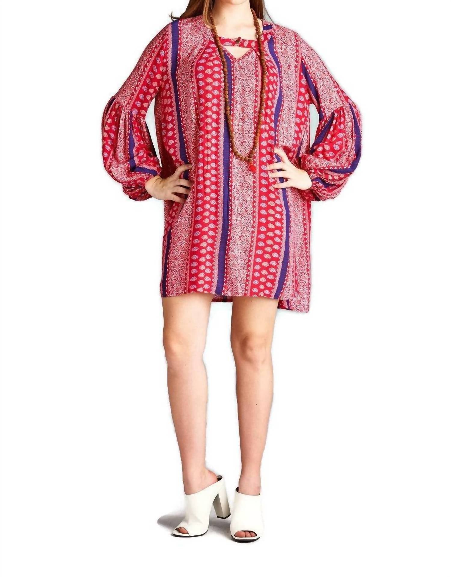 Платье с цветочным принтом и узором «замочная скважина» красного цвета Velzera
Платье с цветочным принтом и узором «замочная скважина» красного цвета Velzera