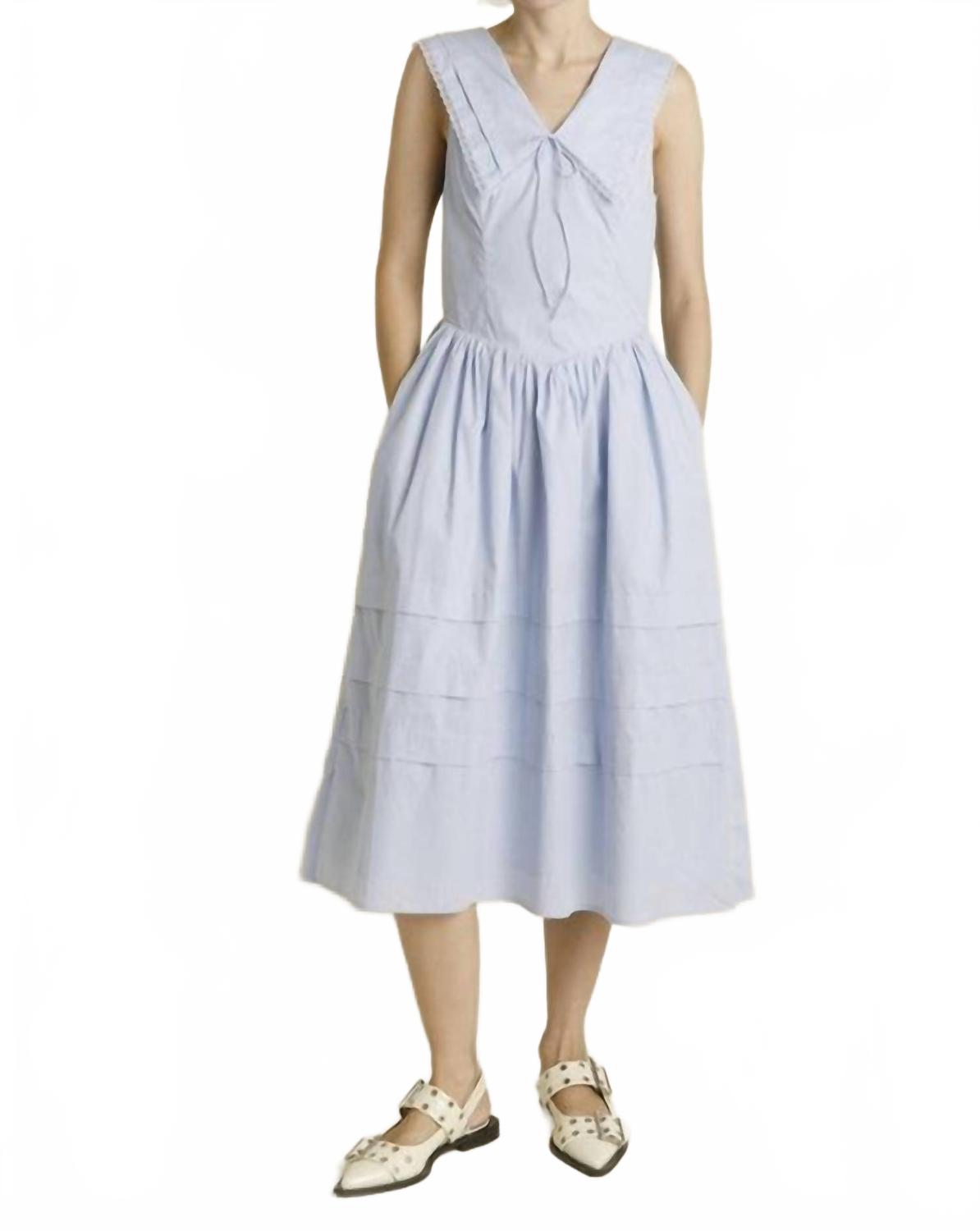 Морское платье миди в бледно-голубом Aureum
Морское платье миди в бледно-голубом Aureum