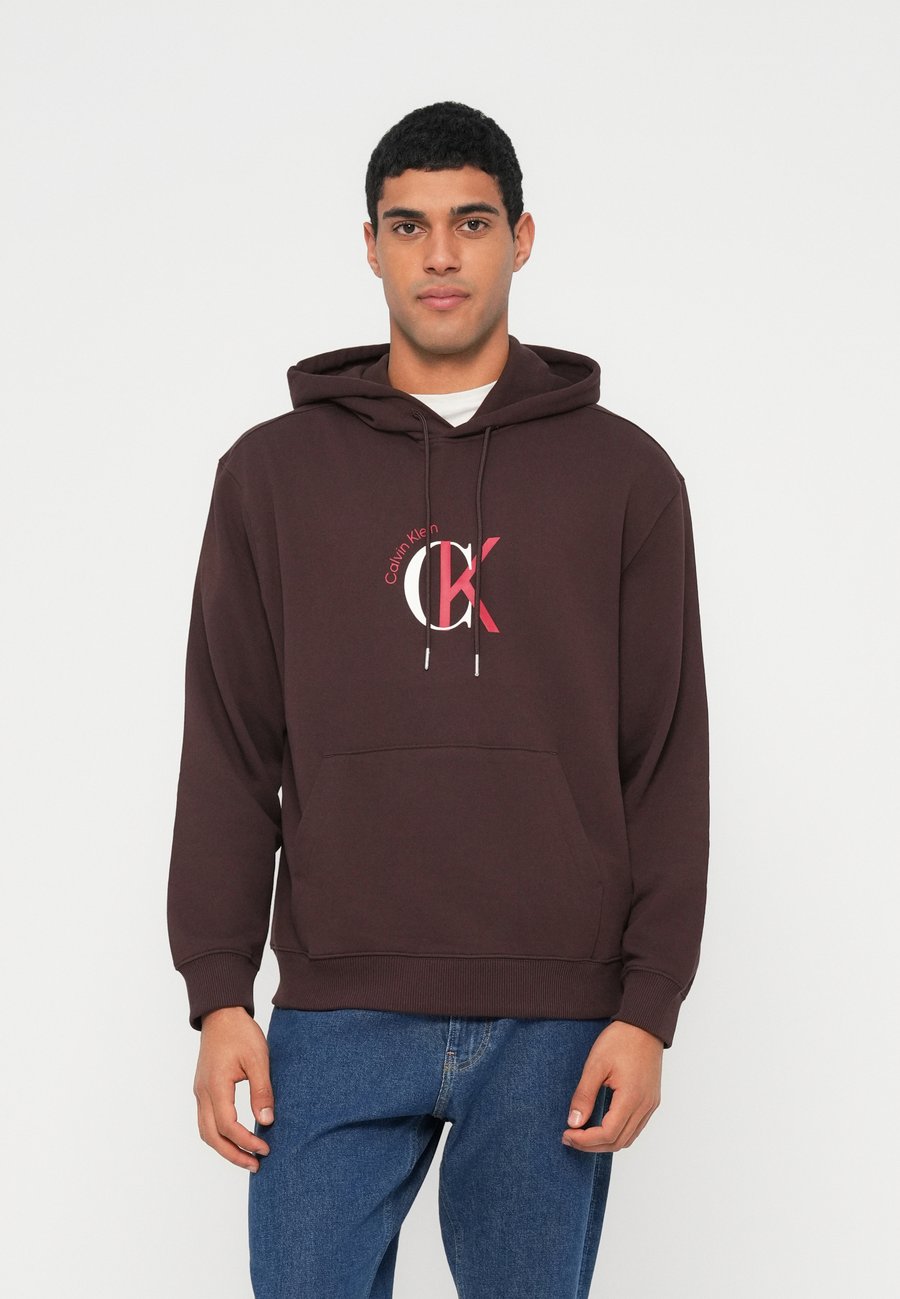 Толстовка Calvin Klein Jeans GRAPHIC HOODIE, Rich Brown/Dark Brown
Толстовка Calvin Klein Jeans GRAPHIC HOODIE, Rich Brown/Dark Brown
