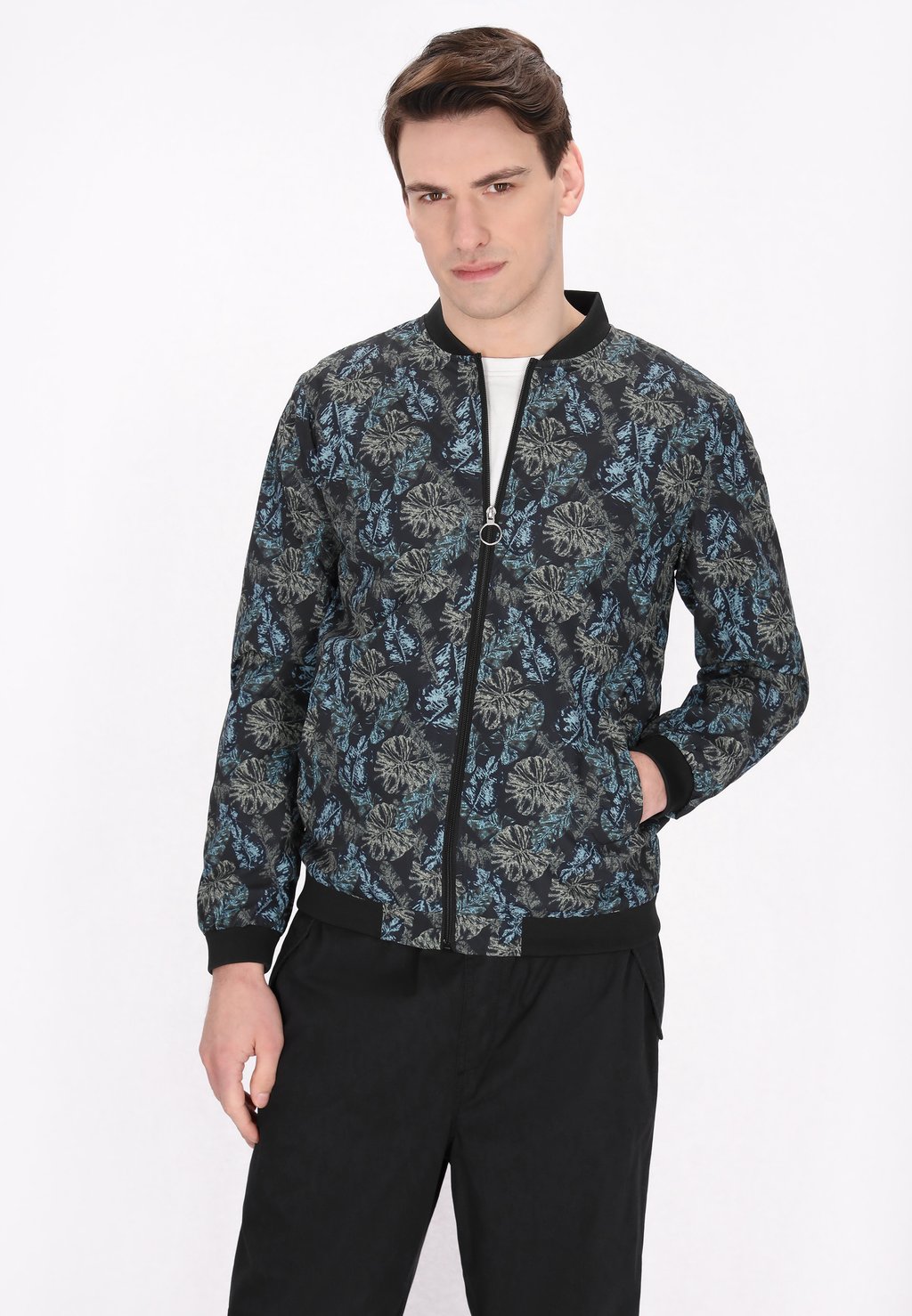 Куртка-бомбер Mo, черный
Куртка-бомбер Mo, черный