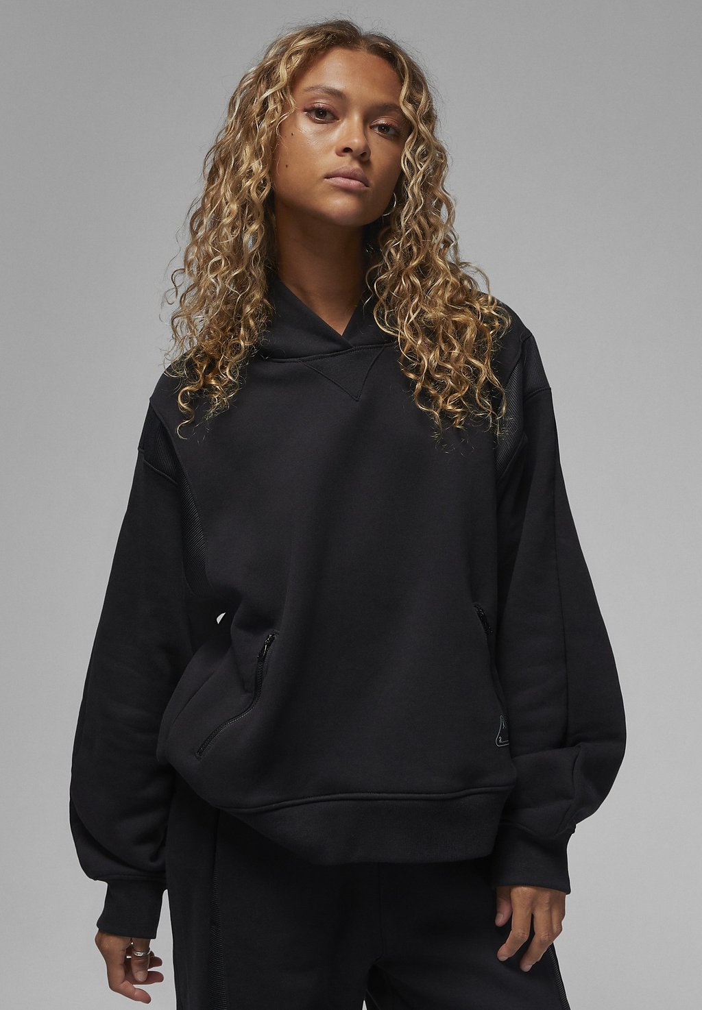 Толстовка с капюшоном ENGINEERED Jordan, черный
Толстовка с капюшоном ENGINEERED Jordan, черный