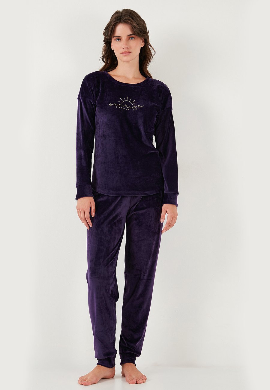 Пижамный комплект LELA REGULAR FIT SET, Dark Purple
Пижамный комплект LELA REGULAR FIT SET, Dark Purple