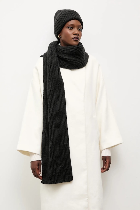 Шапка и шарф Answear.Lab, черный
Шапка и шарф Answear.Lab, черный