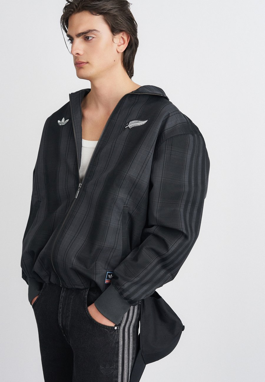 Куртка Adidas Originals FIREBIRD JACKET, Black
Куртка Adidas Originals FIREBIRD JACKET, Black