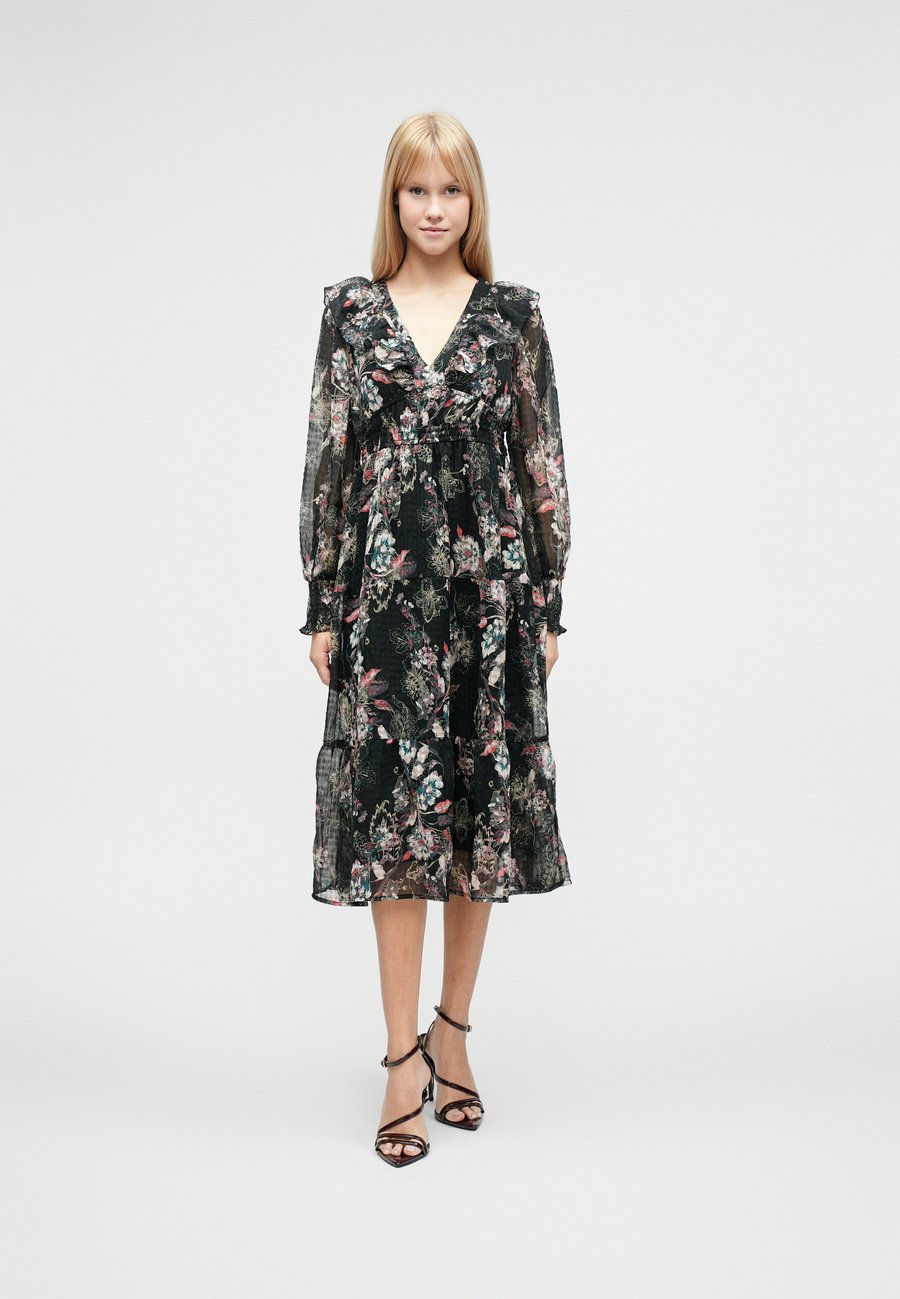 Платье Vero Moda VMPETRA SUNI CALF DRESS, Black
Платье Vero Moda VMPETRA SUNI CALF DRESS, Black