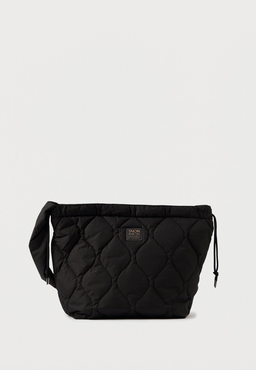 Сумка TAION MILITARY SHOULDER BAG UNISEX, Black
Сумка TAION MILITARY SHOULDER BAG UNISEX, Black