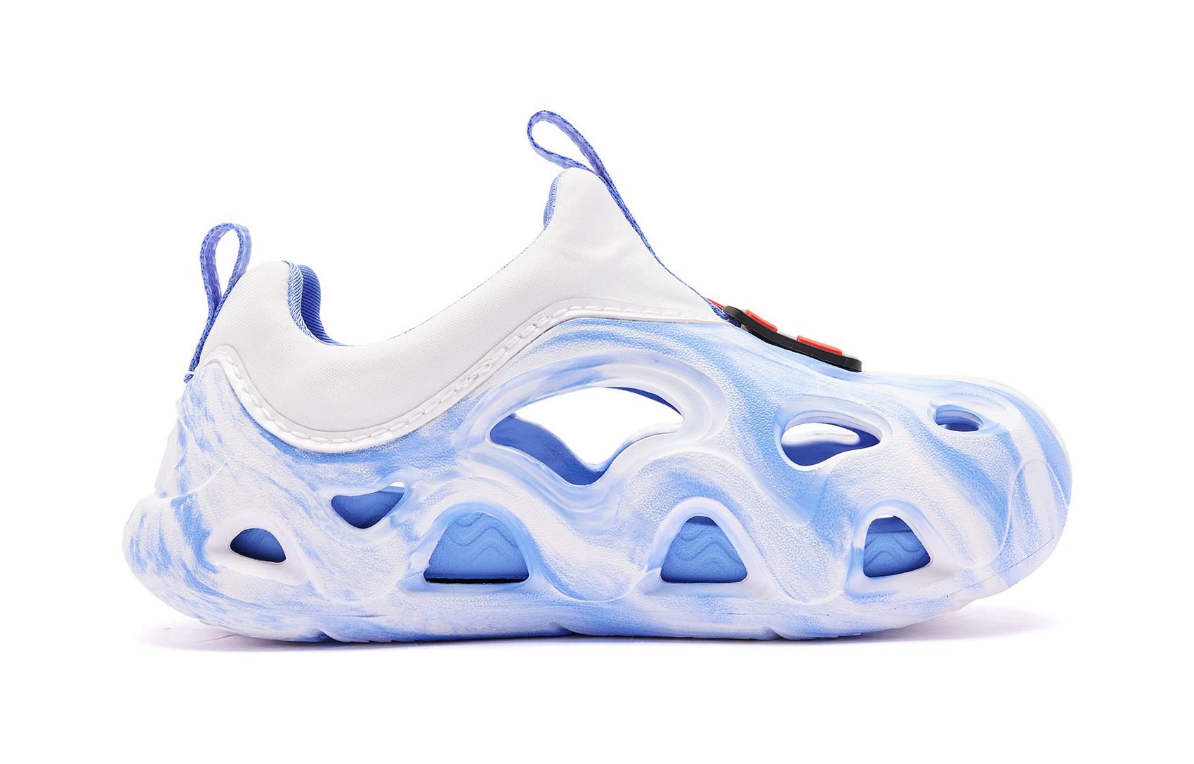 Дышащие противоскользящие детские сандалии бело-голубые для детей 3-7 лет QIAODAN 
Дышащие противоскользящие детские сандалии бело-голубые для детей 3-7 лет QIAODAN