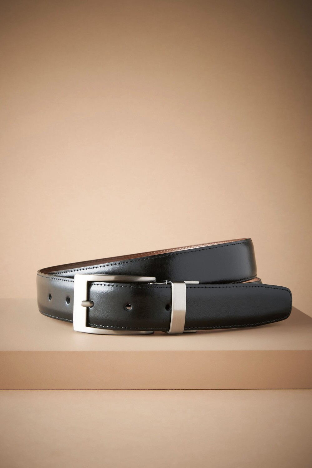 Фирменный двусторонний кожаный ремешок Next, черный
Фирменный двусторонний кожаный ремешок Next, черный