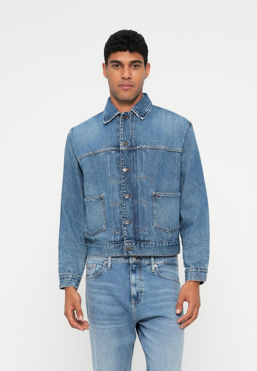 Куртка Tommy Jeans PLEATED, Denim Dark/Blue Denim
Куртка Tommy Jeans PLEATED, Denim Dark/Blue Denim