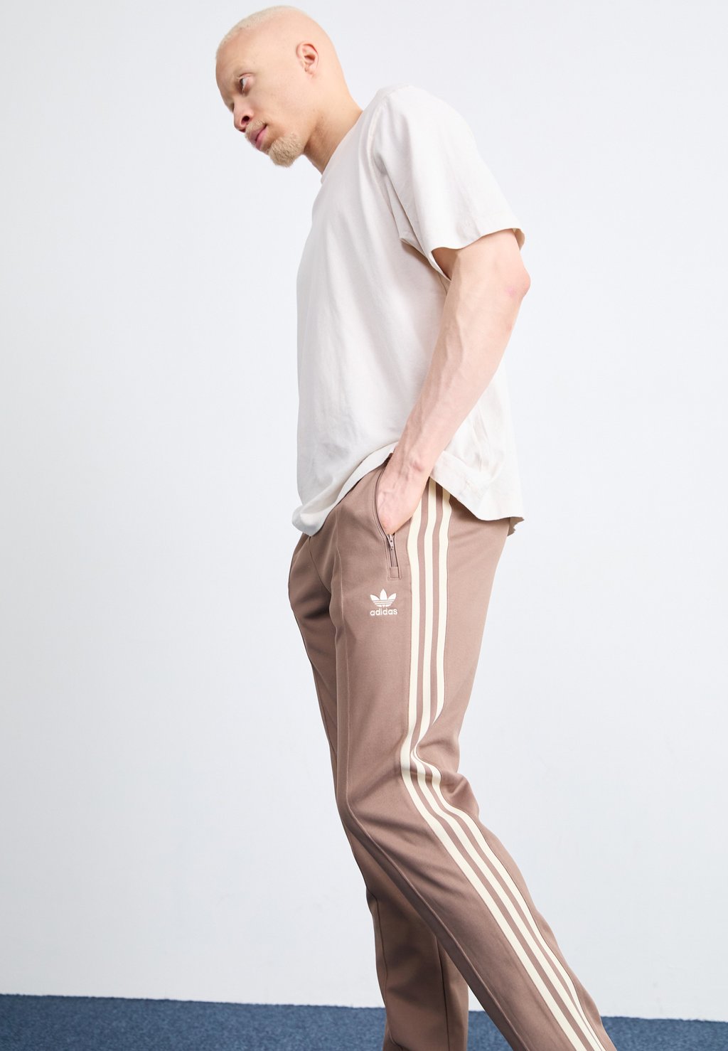 Спортивные брюки adidas Originals, коричневый 
Спортивные брюки adidas Originals, коричневый